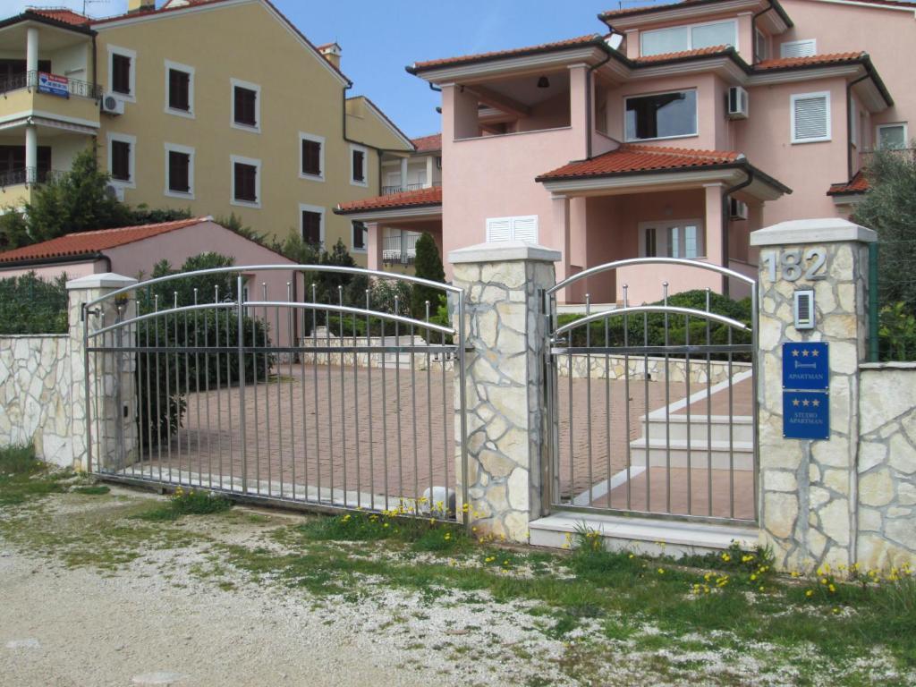 Apartments Villa Fernetich เปรมันตูรา ภายนอก รูปภาพ