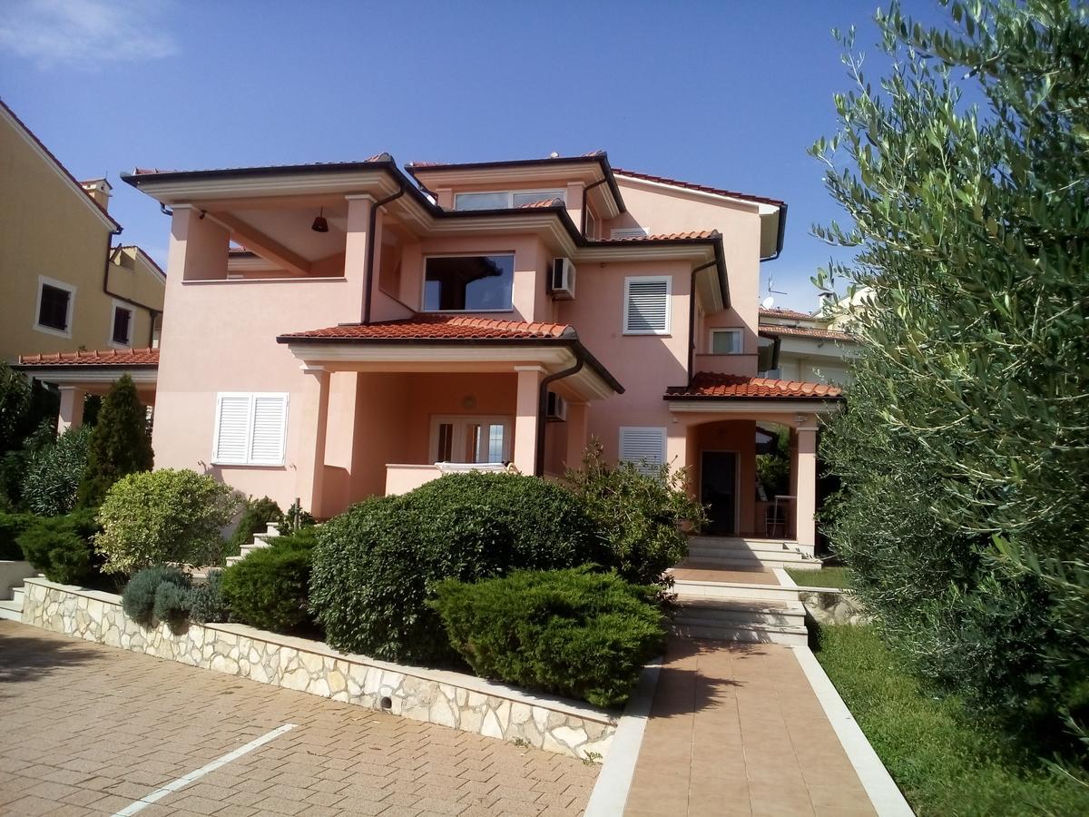 Apartments Villa Fernetich เปรมันตูรา ภายนอก รูปภาพ