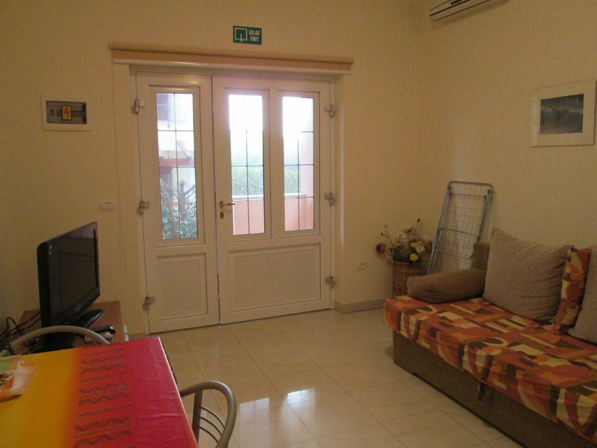 Apartments Villa Fernetich เปรมันตูรา ภายนอก รูปภาพ
